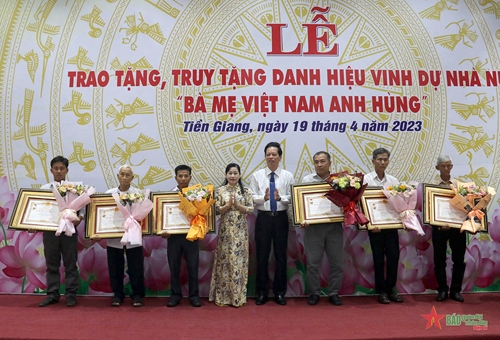 Tiền Giang: Trao tặng, truy tặng danh hiệu cao quý Bà mẹ Việt Nam Anh hùng